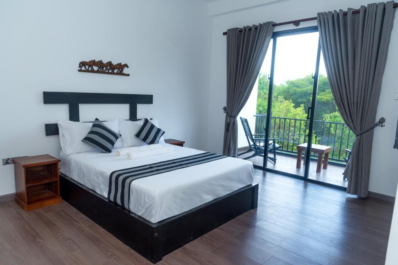 Black Mustang Hotel Dambulla Kültér fotó