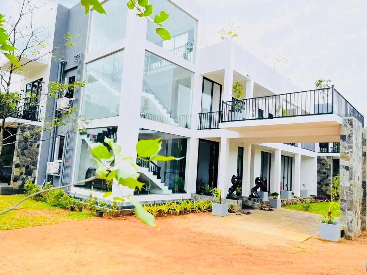 Black Mustang Hotel Dambulla Kültér fotó